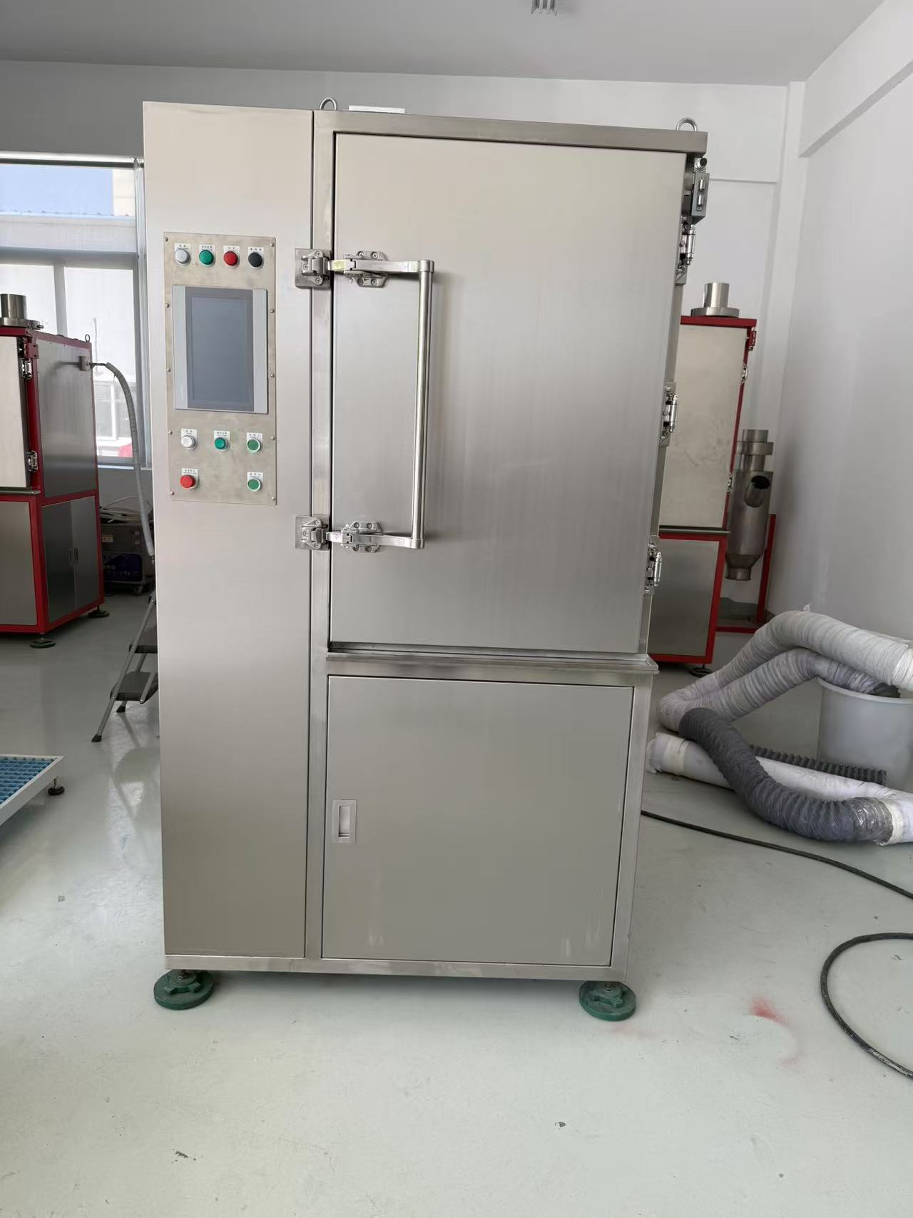 Máquina desbarbadora y desbarbadora criogénica de alta calidad de China enviada a Corea del Sur.