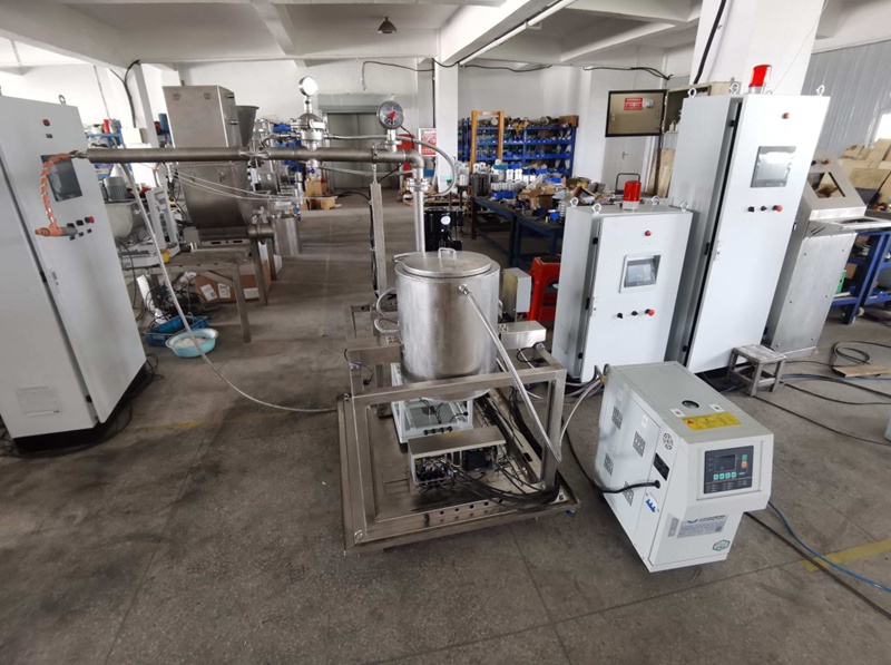 El alimentador PEGE de pérdida de peso líquido permite dosificar o alimentar con éxito anhídrido maleico desde su forma sólida a una forma líquida para pulverización.